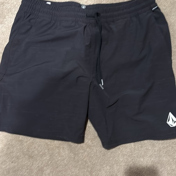 Volcom ModTech Board Shorts Trunks Sz xl Pocket Stretch - Picture 2 of 6
